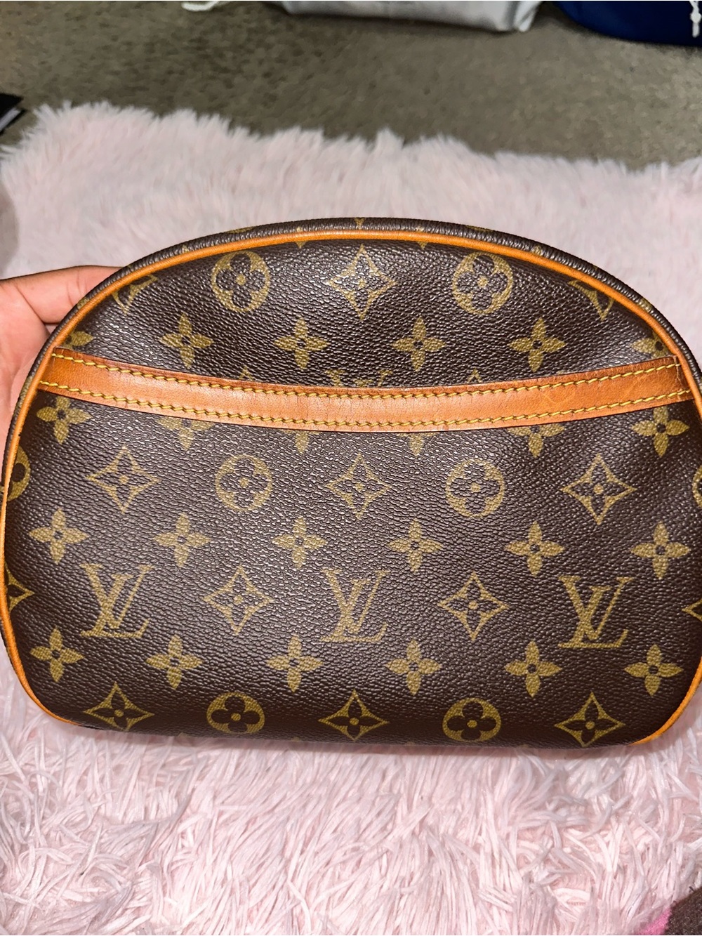 Authentic Louis Vuitton Monogram Canvas Blois Bag (1995) - Picture 2 of 16